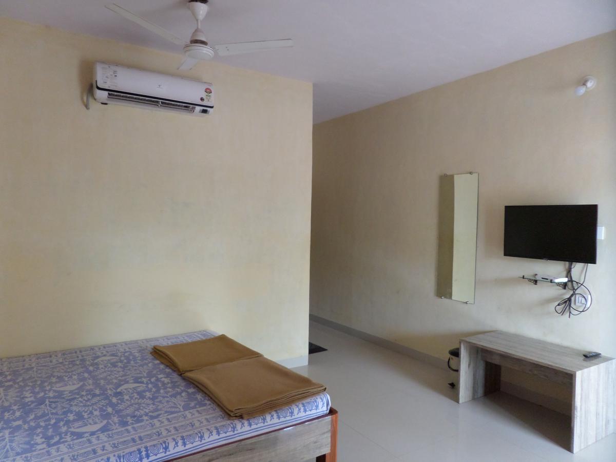 Atithi Farm House Hotel Borlai Exterior foto