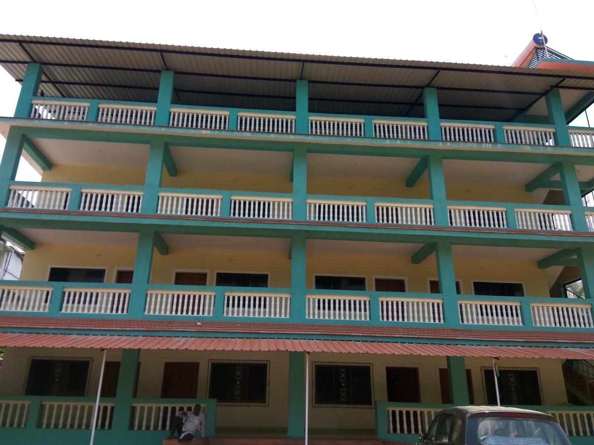 Atithi Farm House Hotel Borlai Exterior foto
