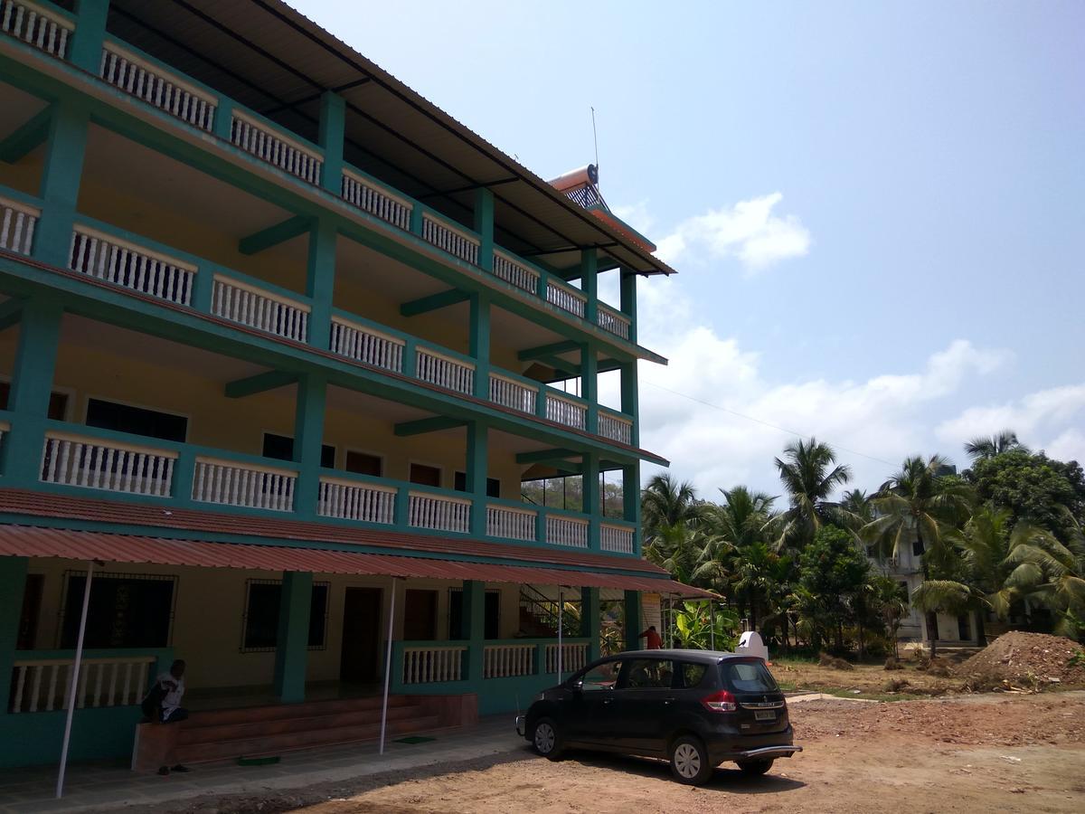 Atithi Farm House Hotel Borlai Exterior foto