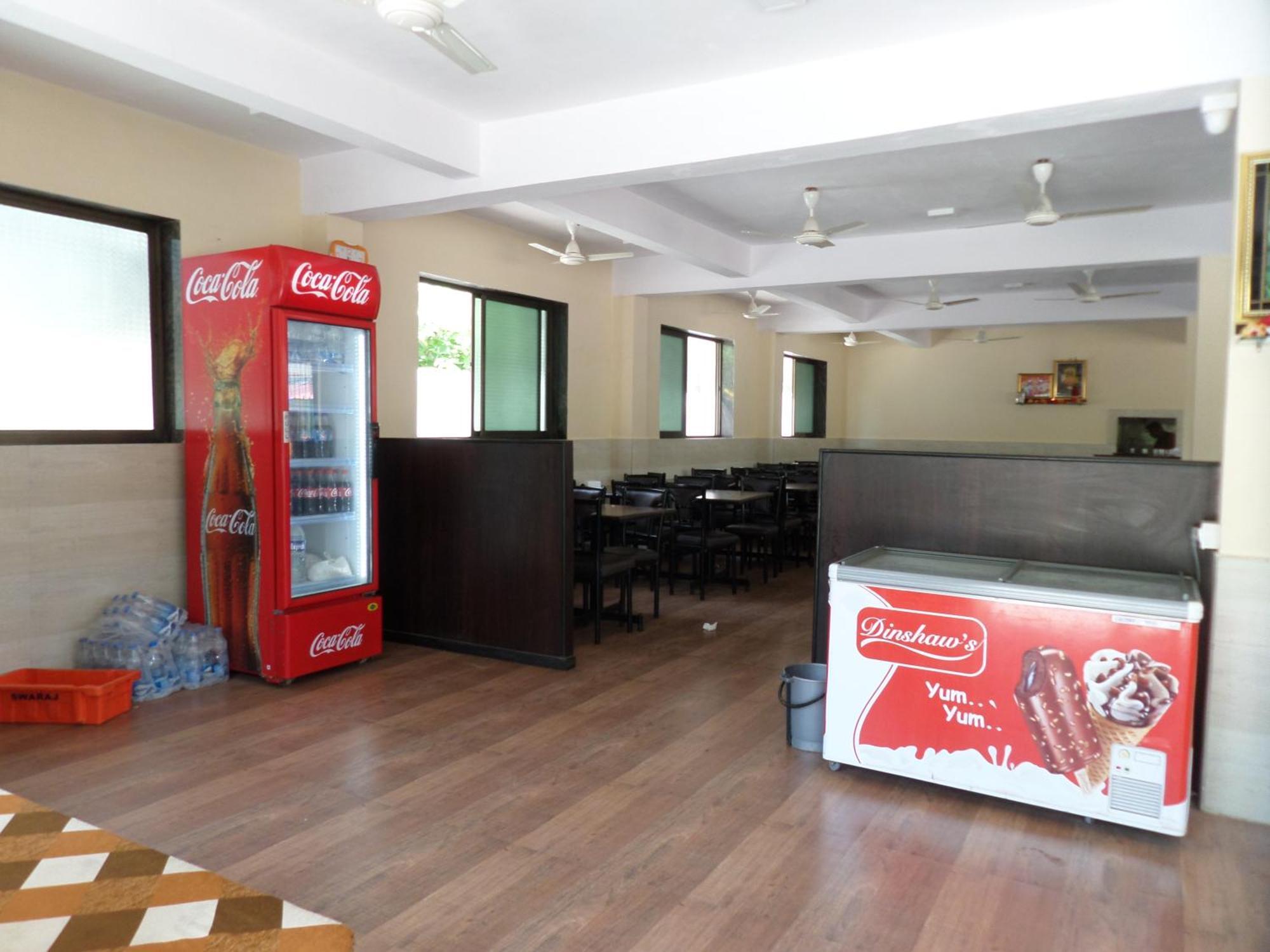 Atithi Farm House Hotel Borlai Exterior foto