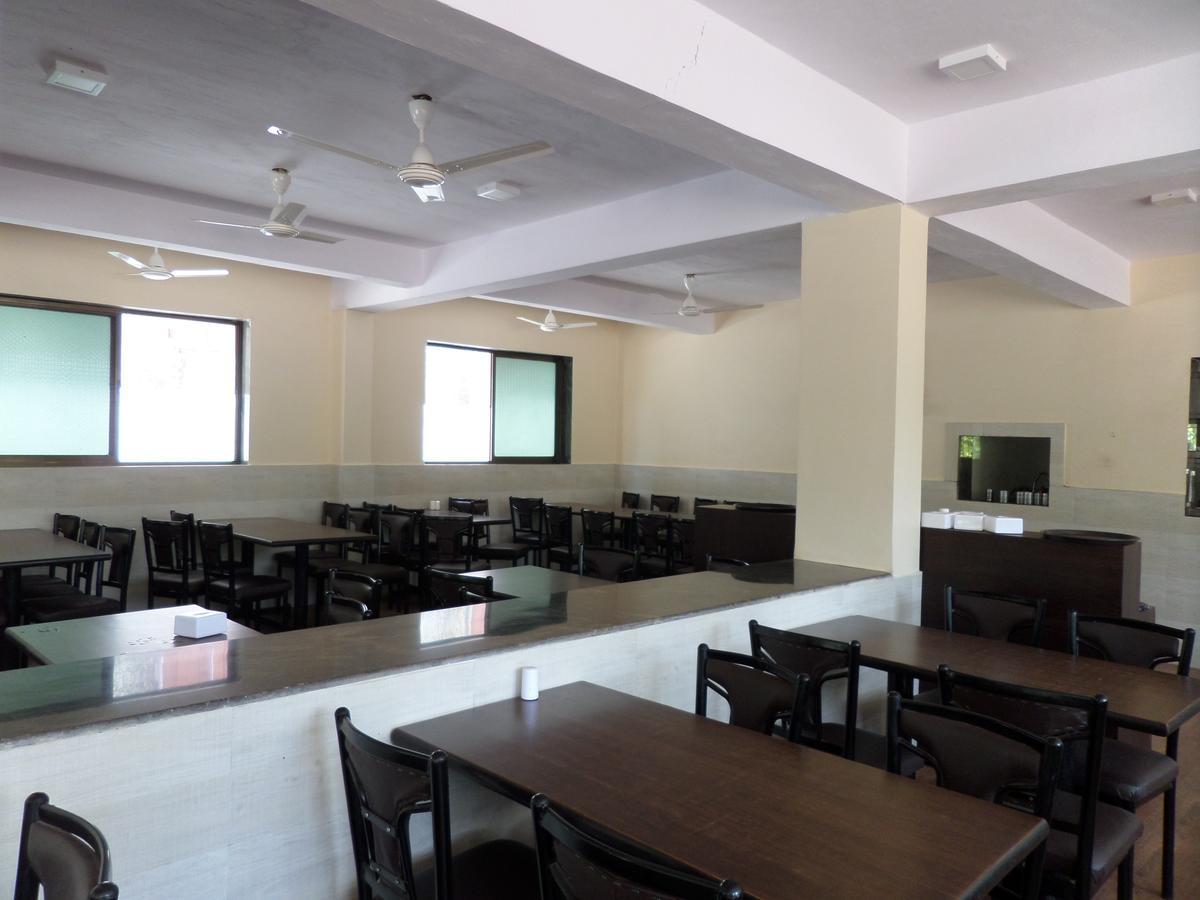 Atithi Farm House Hotel Borlai Exterior foto