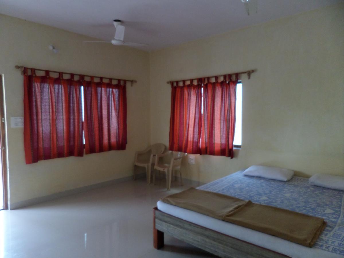 Atithi Farm House Hotel Borlai Exterior foto