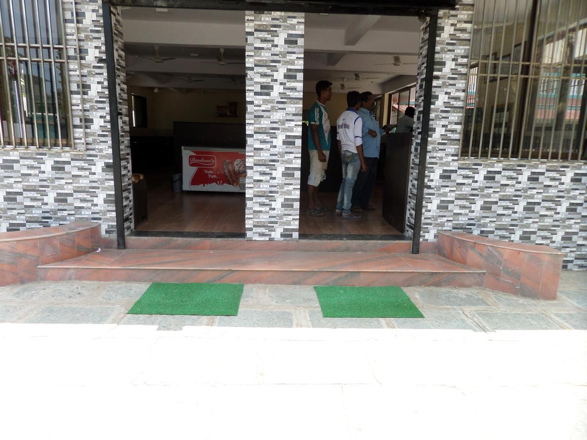 Atithi Farm House Hotel Borlai Exterior foto