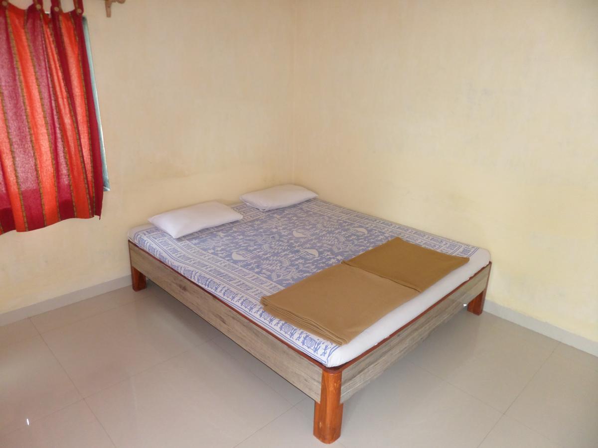 Atithi Farm House Hotel Borlai Exterior foto
